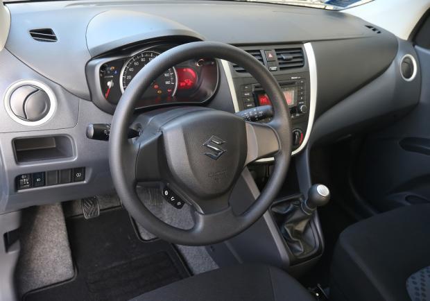 Impressioni di guida Suzuki Celerio interni