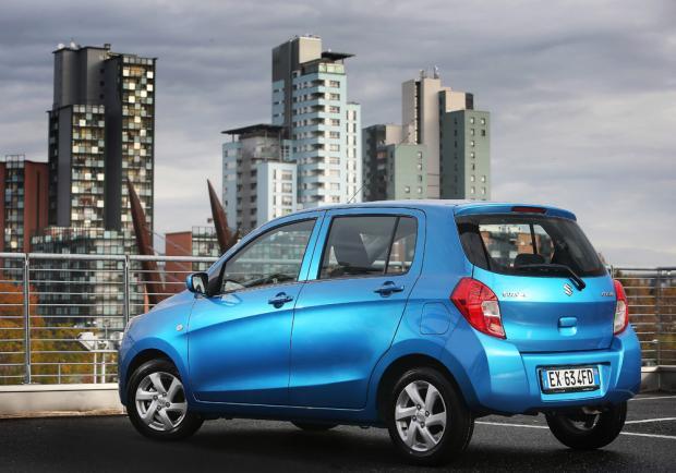 Impressioni di guida Suzuki Celerio tre quarti posteriore