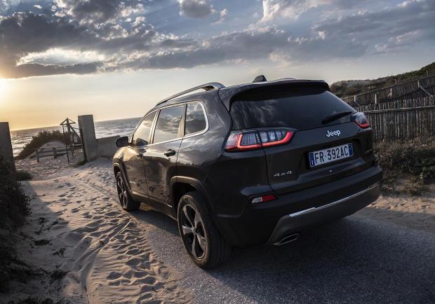 Jeep Cherokee 2019 foto posteriore