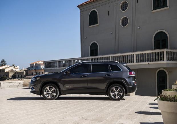 Jeep Cherokee 2019 foto profilo