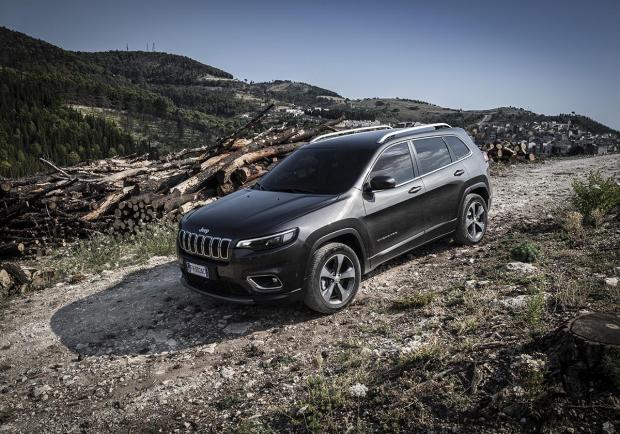 Jeep Cherokee Limited in off-road