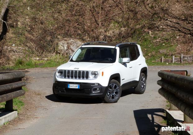 Jeep Renegade 1.6 Multijet foto statica tre quarti anteriore