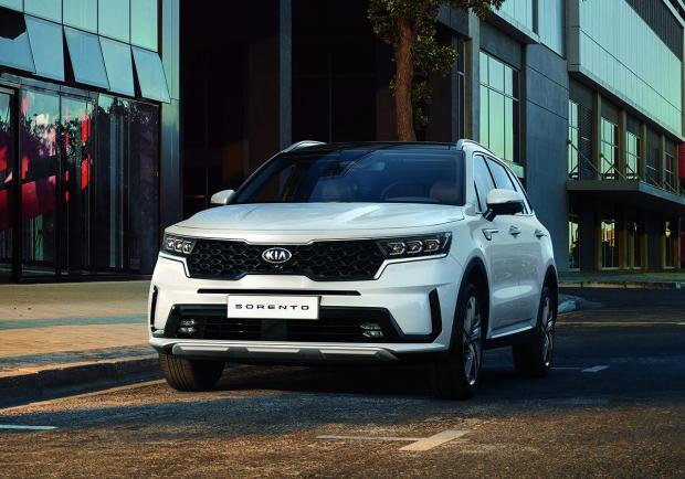 Kia, le immagini della Sorento in attesa di Ginevra 02