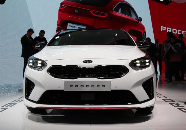 Kia ProCeed al Salone di Parigi 2018 anteriore