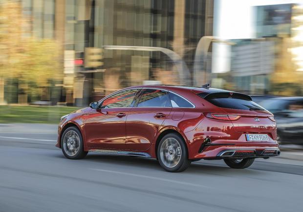 Kia Proceed GT profilo