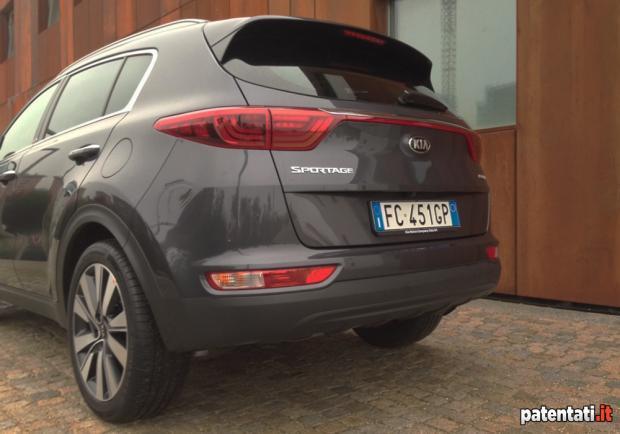 Kia Sportage 2.0 CRDi 4WD Feel Rebel dettaglio sezione posteriore