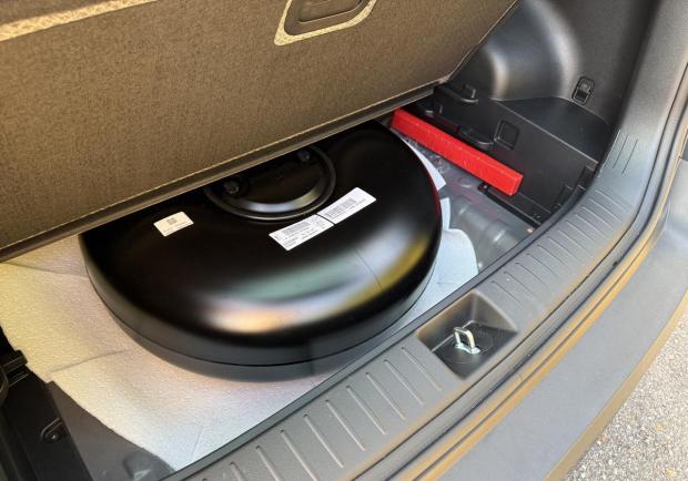 Kia Sportage Tri-Fuel Black Edition bombola