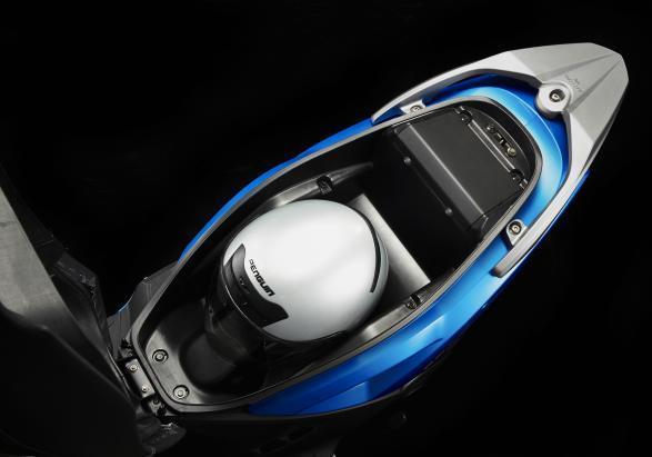 Foto Kymco 200i Agility R16 Plus vano sottosella - Patentati