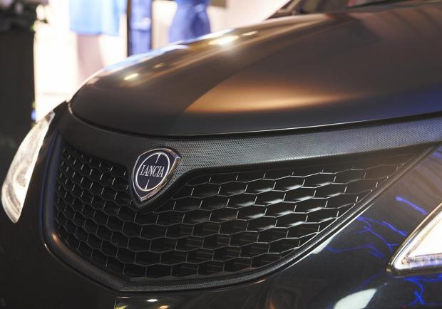 Lancia Ypsilon Black and Noir griglia anteriore