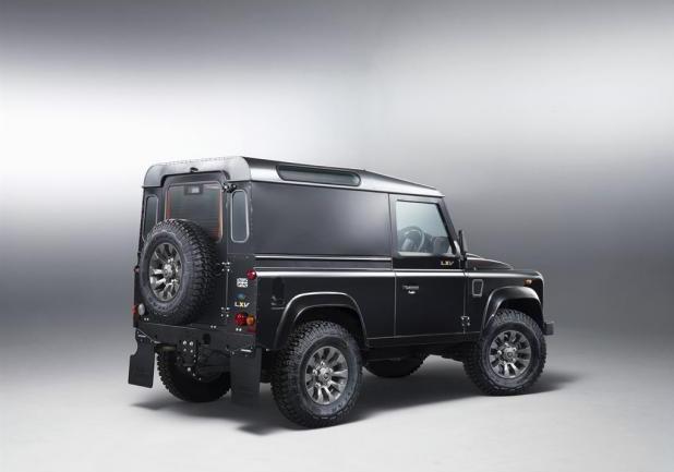 Land Rover Defender LXV tre quarti posteriore