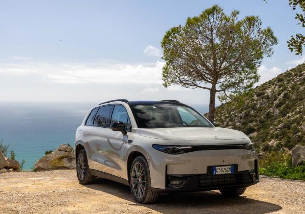 Leapmotor C10 Reev tre quarti anteriore