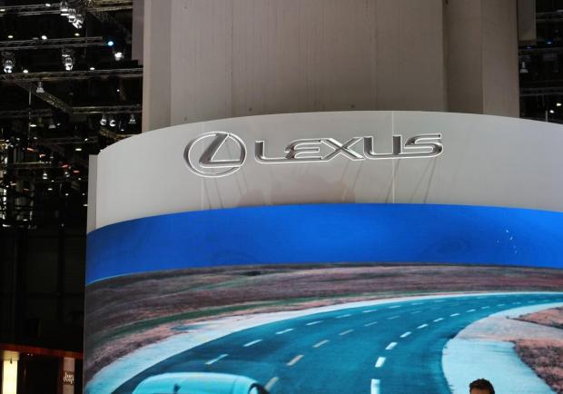 Lexus, due anteprime al Salone di Ginevra 10