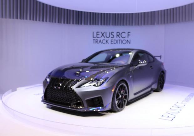 Lexus, due anteprime al Salone di Ginevra 11