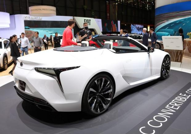 Lexus, due anteprime al Salone di Ginevra 15