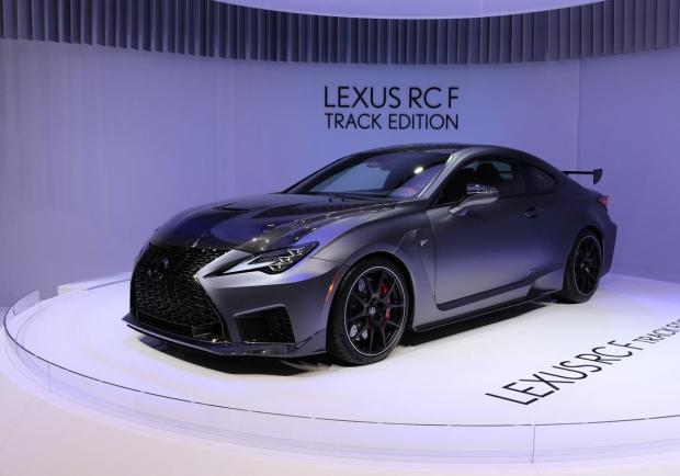 Lexus, due anteprime al Salone di Ginevra 16