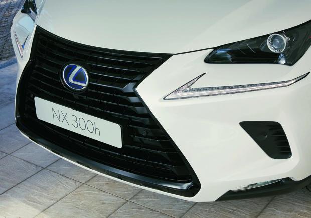 Lexus NX, la SUV ibrida è Sport 01