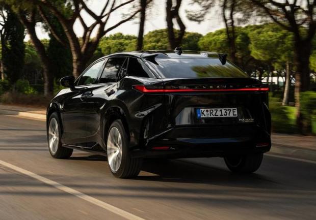 Lexus RZ - vista posteriore