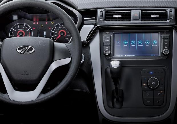 Mahindra KUV100 2019 schermo touch