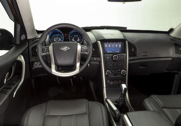 Mahindra XUV500 2019 interni