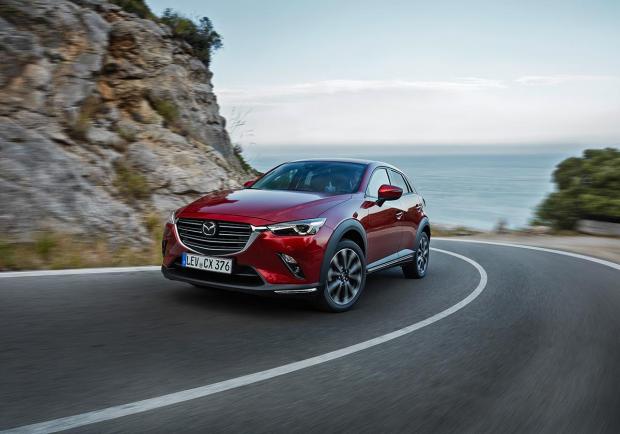 Mazda, la crossover CX-3 2018 al debutto 01