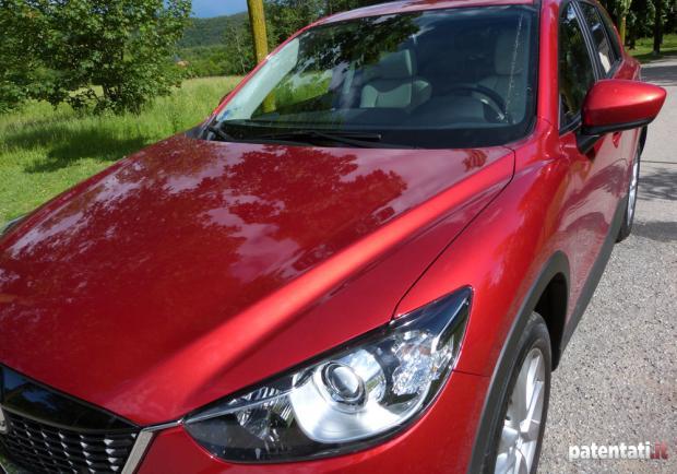 Mazda CX-5 2.2L Skyactiv-D 175 CV 4WD cofano anteriore