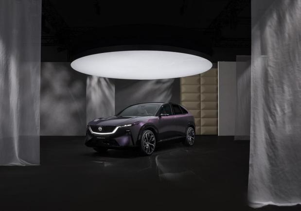 Mazda CX-6e foto anteprima