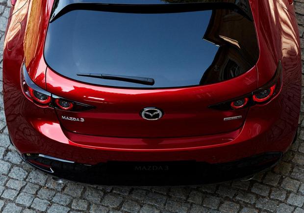 Mazda, il primo ibrido per la Mazda3