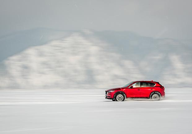 Mazda, test drive in mezzo al lago 01