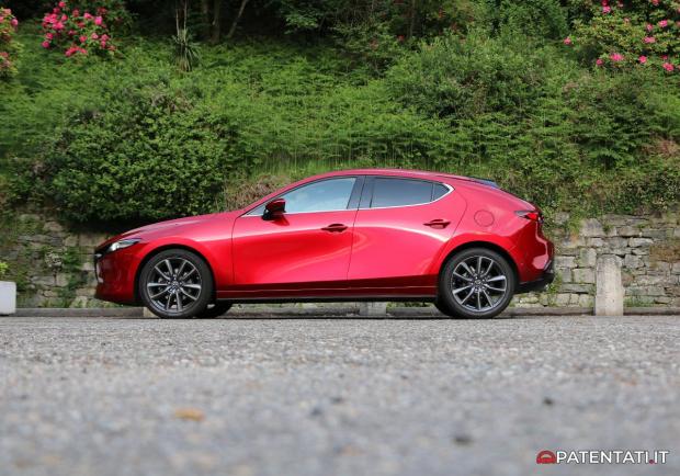 Mazda3 Skyactive-X profilo