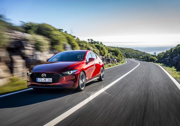 Mazda3, il test drive della nuova hatchback giapponese 01