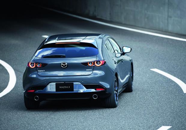 Mazda3, il test drive della nuova hatchback giapponese 04