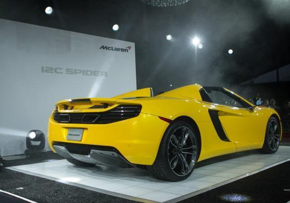 McLaren MP4 12-C Spider a Pebble Beach tre quarti posteriore