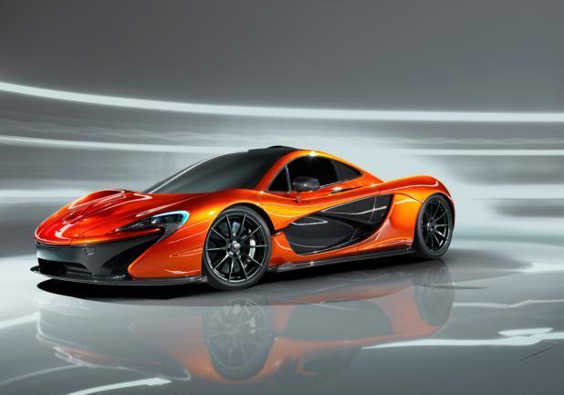 McLaren P1 con alettone abbassato tre quarti anteriore