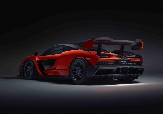 McLaren Senna tre quarti posteriore