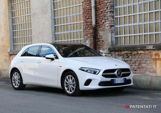 Mercedes A 250 e ibrida plug-in immagine