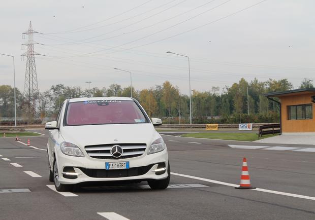 Mercedes Classe B Electric Drive al Centro Guida Sicura ACI-SARA di Lainate