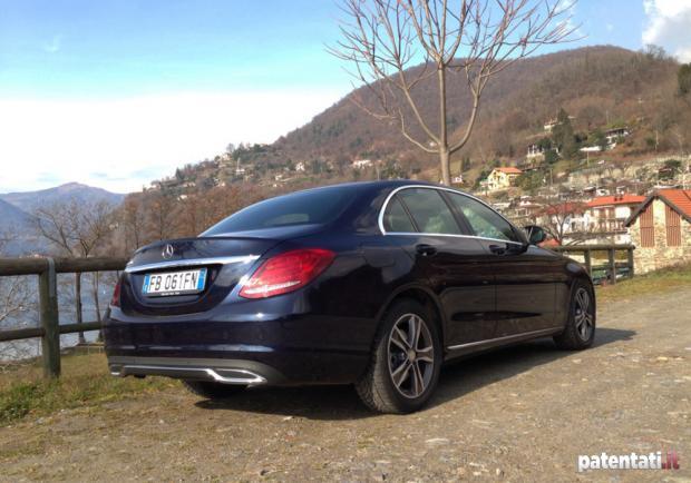 Mercedes Classe C 300 h tre quarti posteriore