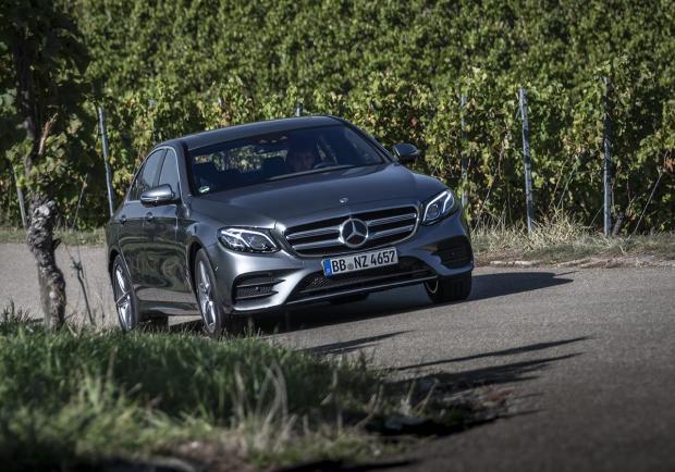 Mercedes Classe E 300 de anteriore