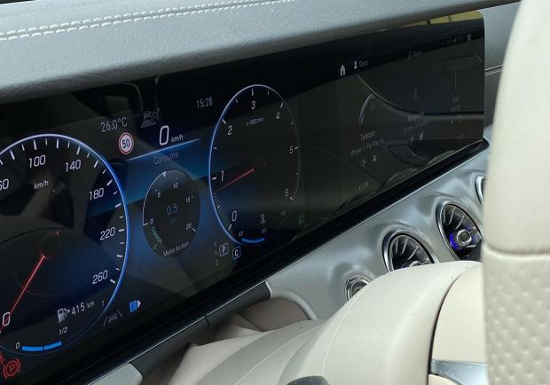 Mercedes Classe E Coupé 220d 4Matic strumentazione