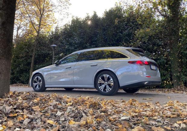 Mercedes E 220d 4Matic station wagon profilo