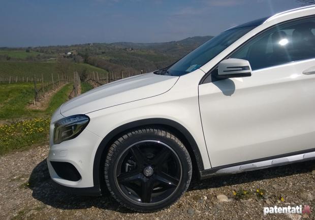 Mercedes GLA 220 CDI 4Matic dettaglio sezione anteriore