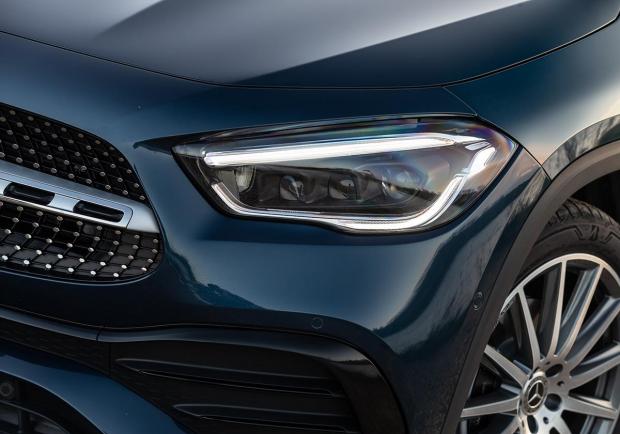 Mercedes GLA 250e Plug-in Hybrid fari led