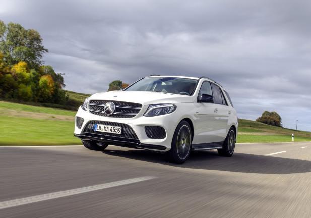 Mercedes GLE 450 AMG tre quarti anteriore