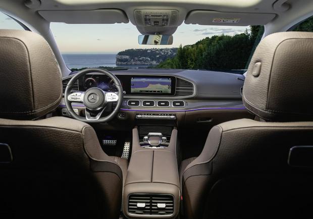 Mercedes GLS, la nuova versione della Suv ammiraglia 03