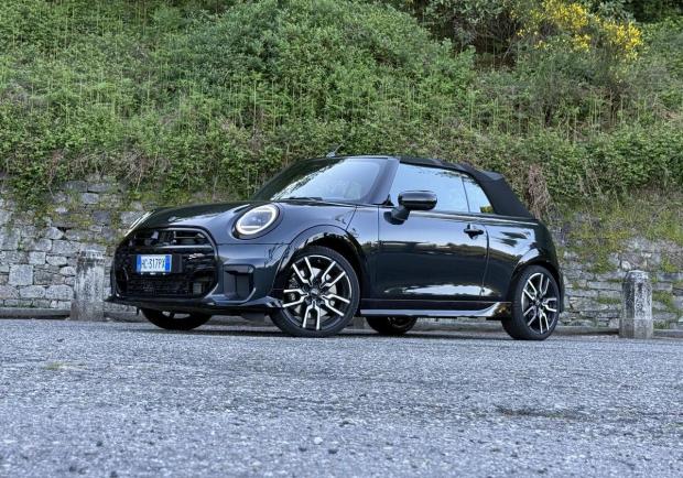 Mini Cabrio John Cooper Works nera