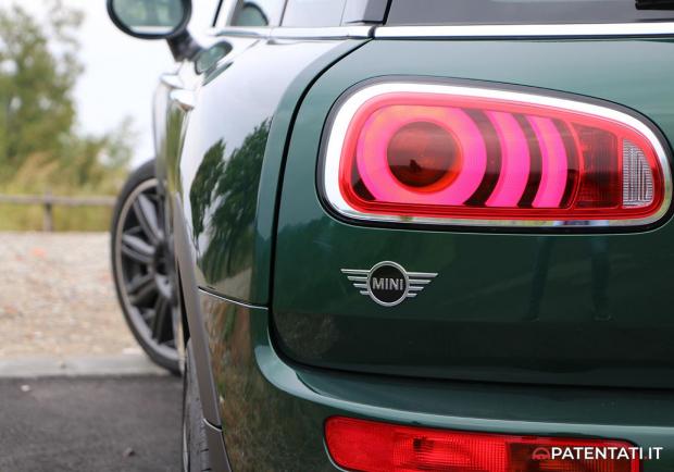 Mini Clubman Cooper D faro posteriore