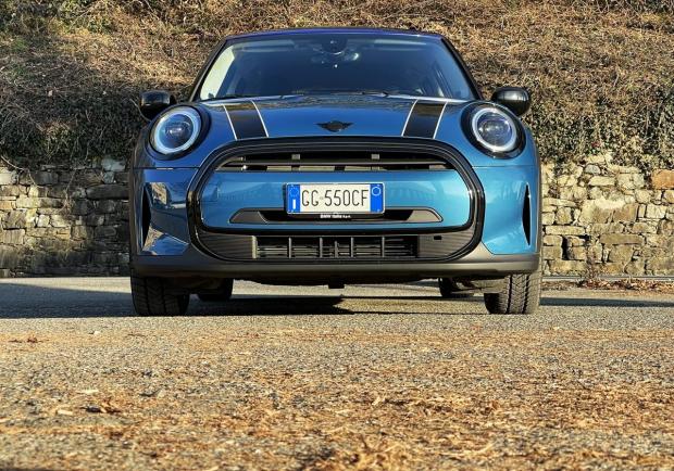 Mini cooper 5 porte 2022 blu 15