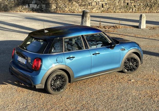 Mini cooper 5 porte 2022 blu 3