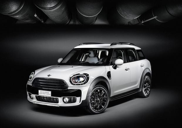 Mini Countryman Baker Street Edition, connessi e alla moda