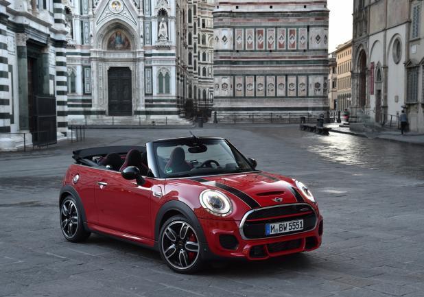 Mini John Cooper Works Cabrio tre quarti anteriore